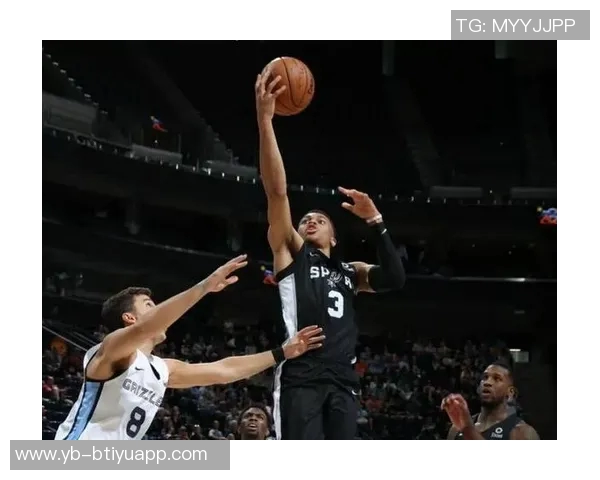 凯尔登半场表现出色6投4中贡献11分5篮板1助攻正负值高达16 凯尔登半场表现出色6投4中贡献11分5篮板1助攻正负值高达16